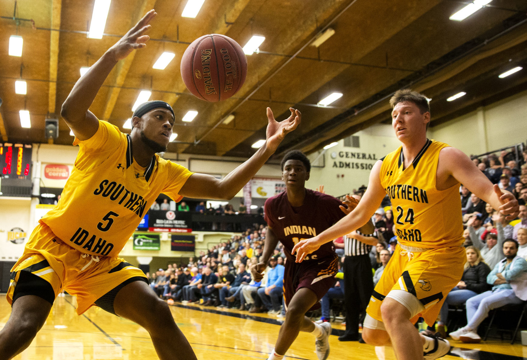 CSI vs Indian Hills basketball